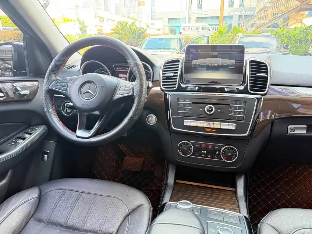 Mercedes-Benz GLE 2016 — фото 10