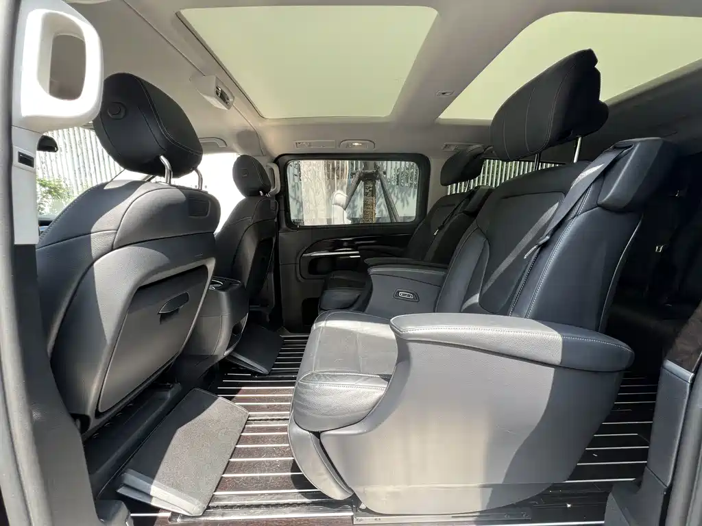 Mercedes-Benz V-Class 2020 — фото 6