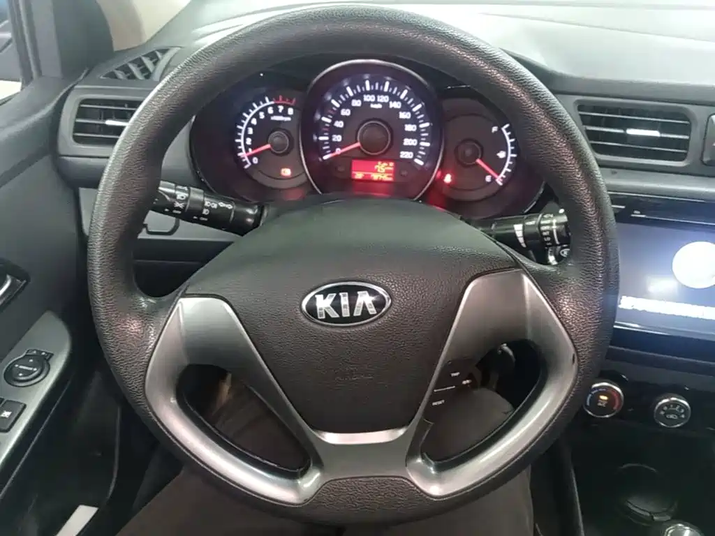 Kia K2 2015 — фото 11