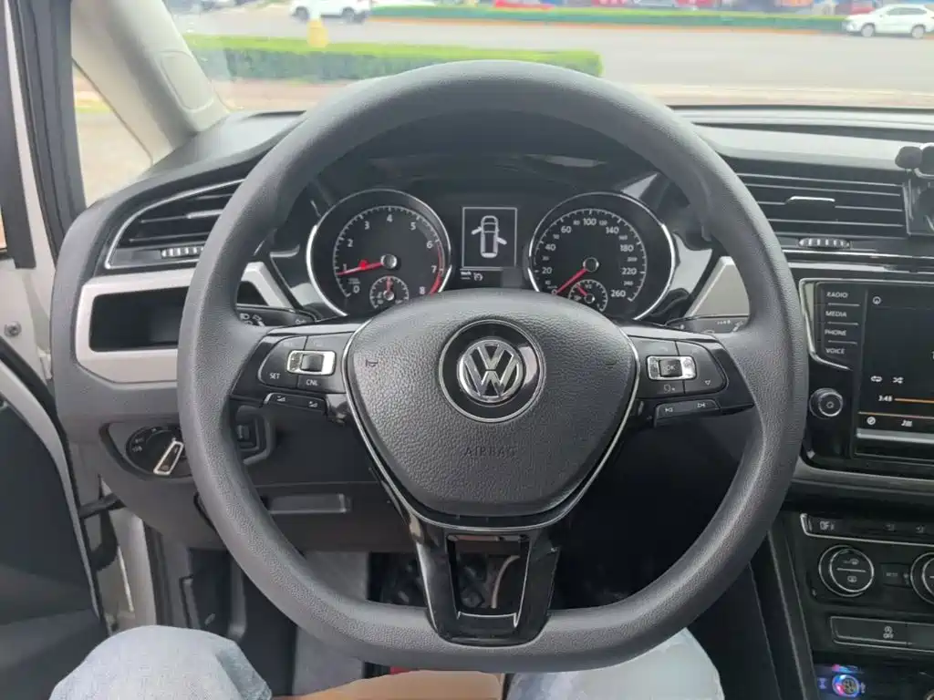 Volkswagen Touran 2019 — фото 11