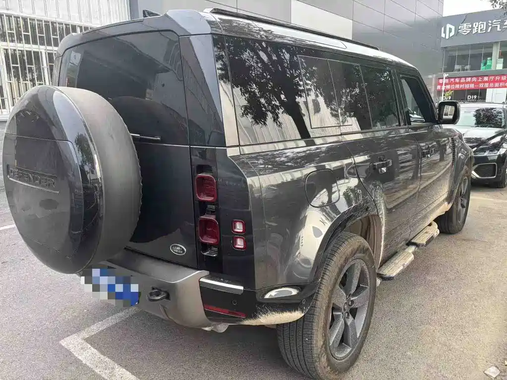 Land Rover Defender 2025