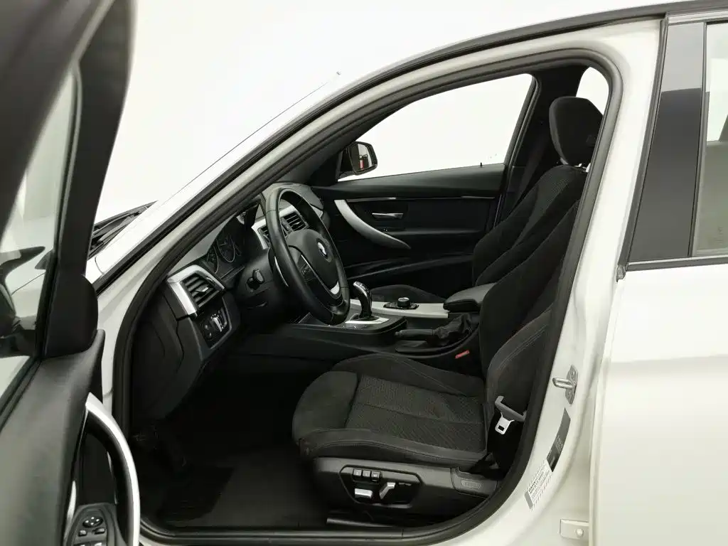 BMW 3 Series 2017 — фото 10
