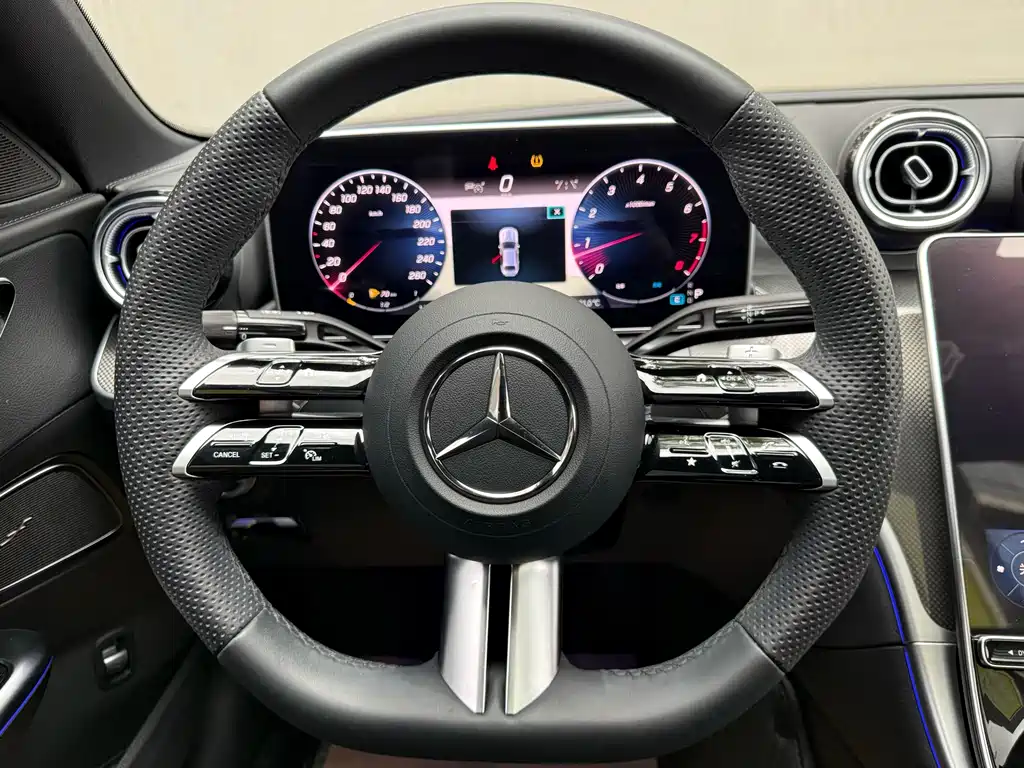 Mercedes-Benz C-Class 2024 — фото 11