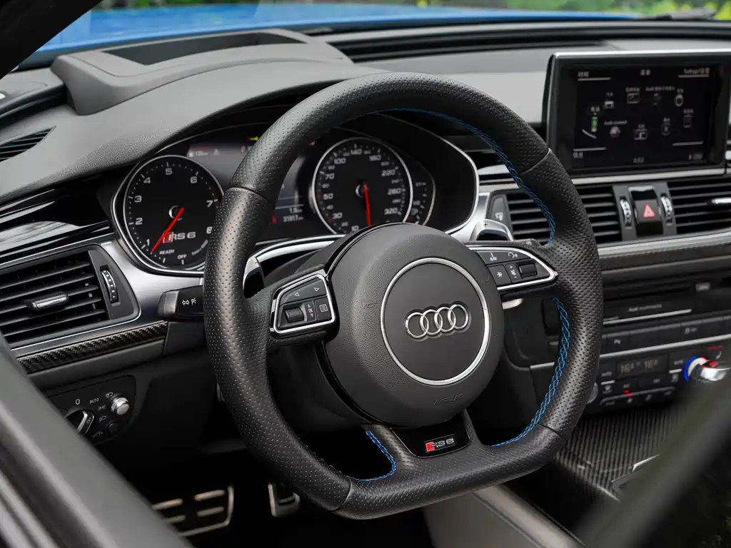 Audi RS 6 2019 — фото 33