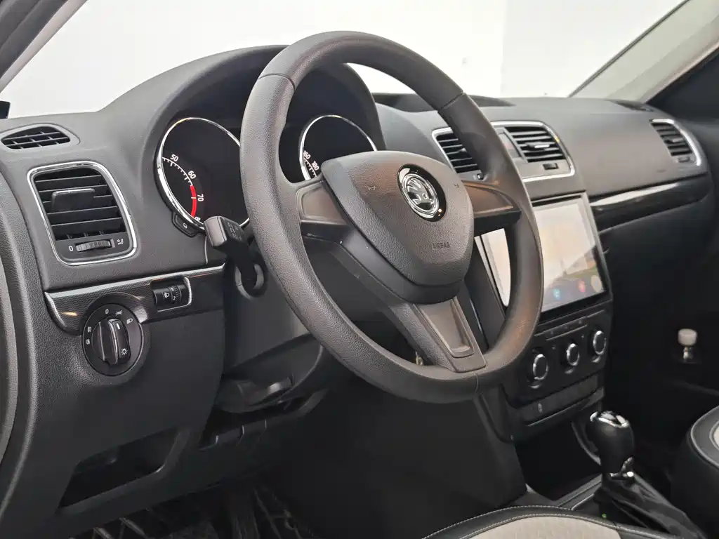 Skoda Yeti 2018 — фото 15