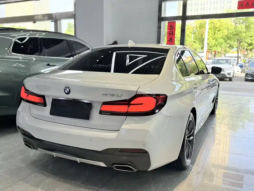 BMW 5 Series 2021 — фото 12