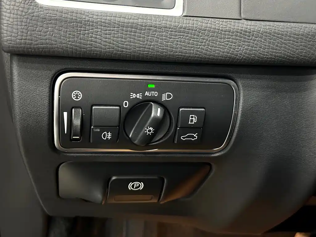 Volvo XC60 2017 — фото 17
