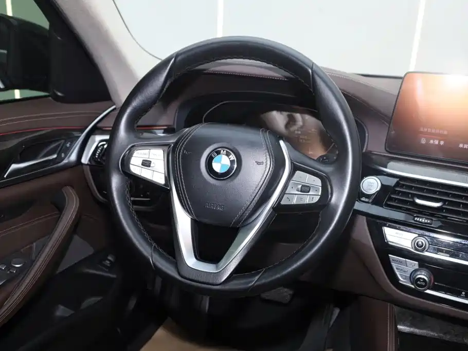 BMW 5 Series 2022 — фото 27