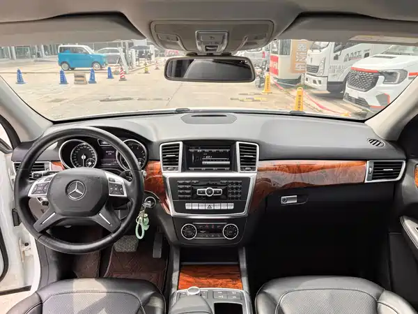 Mercedes-Benz M-Class 2015