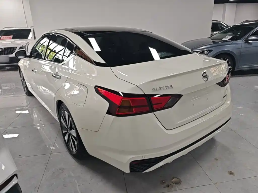 Nissan Teana 2022