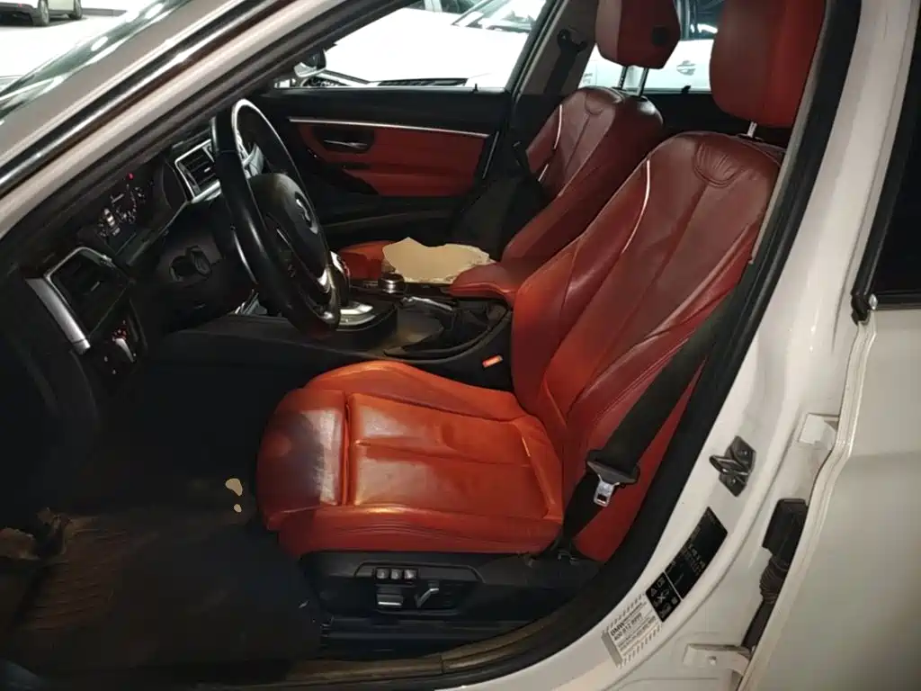 BMW 3 Series 2018 — фото 15
