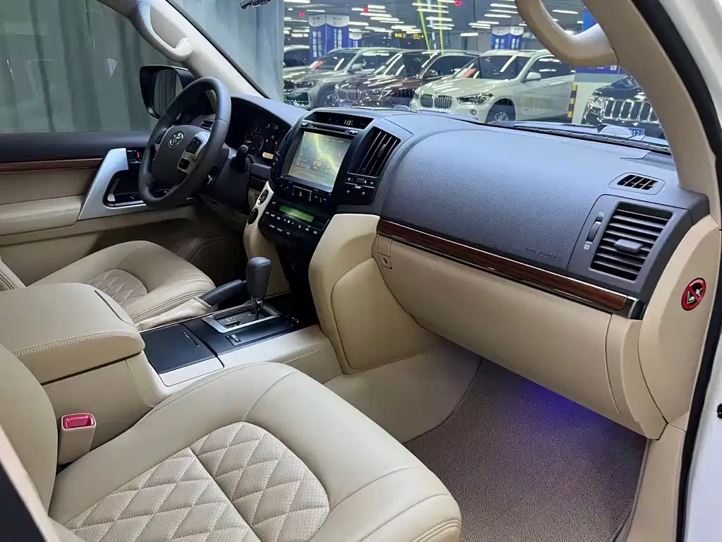 Toyota Land Cruiser 2015 — фото 12