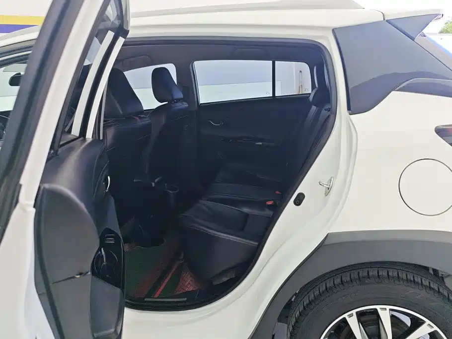 Toyota Yaris L 2022 — фото 11