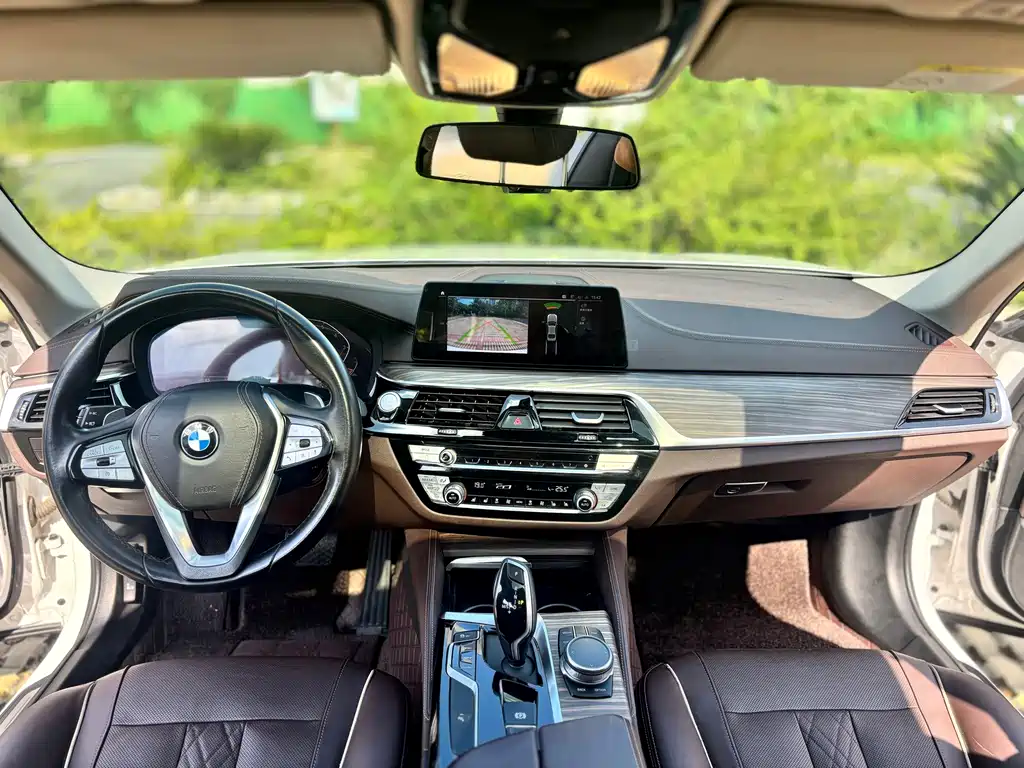 BMW 5 Series 2020 — фото 9