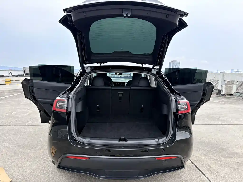 Tesla Model Y 2022 — фото 8