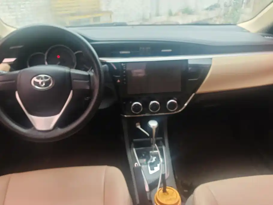 Toyota Corolla 2018 — фото 12