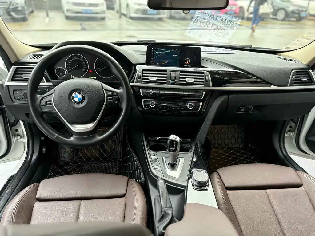 BMW 3 Series 2019 — фото 6