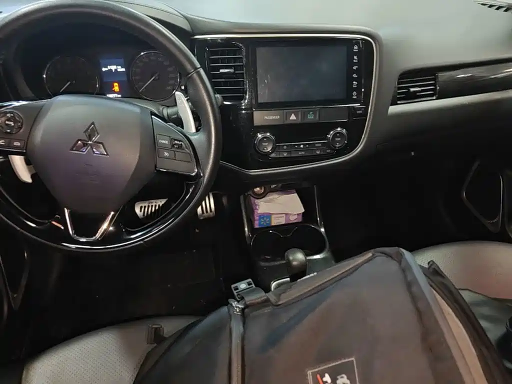 Mitsubishi Outlander 2017 — фото 13