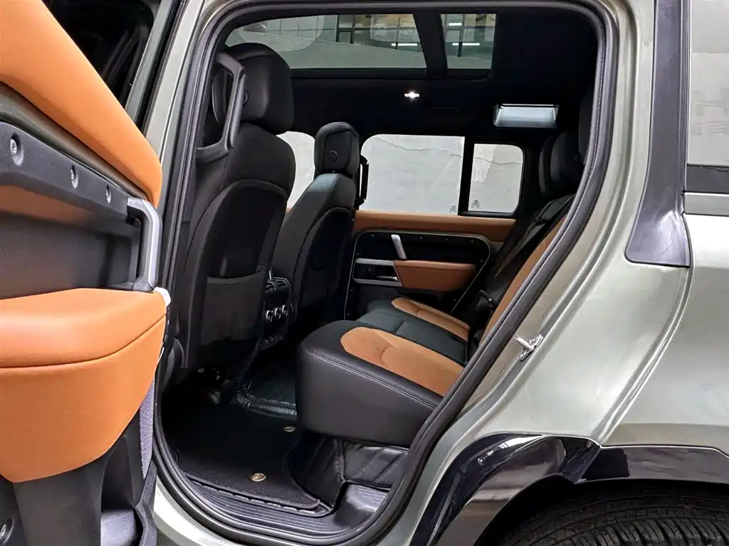 Land Rover Defender 2022 — фото 10