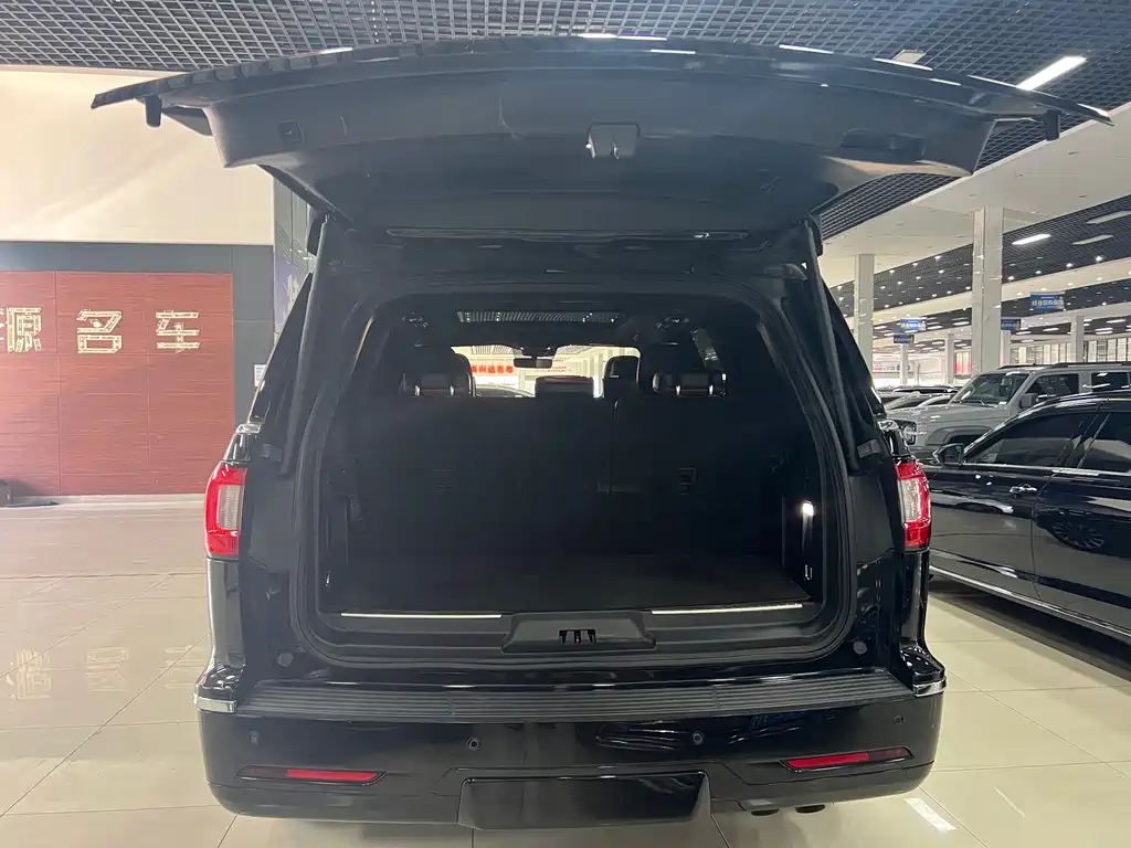 Lincoln Navigator 2019 — фото 14