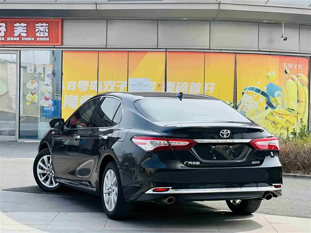 Toyota Camry 2023 — фото 4