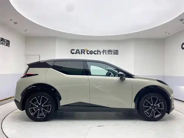 Zeekr X 2025