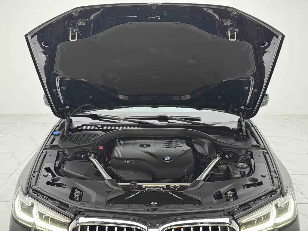 BMW 5 Series 2021 — фото 10