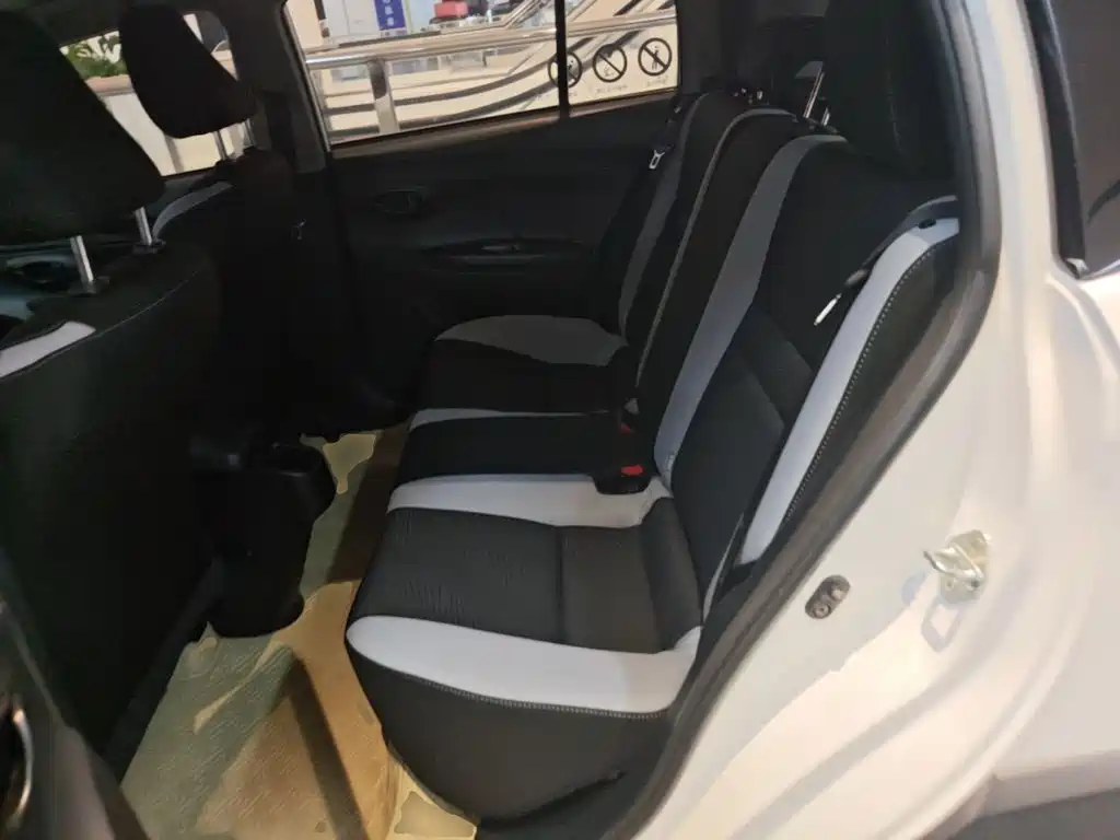 Toyota Yaris L 2020 — фото 17