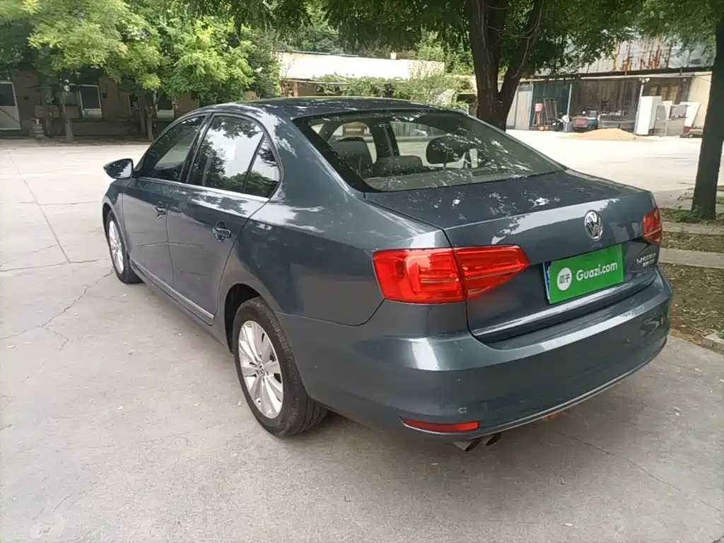 Volkswagen Sagitar 2015