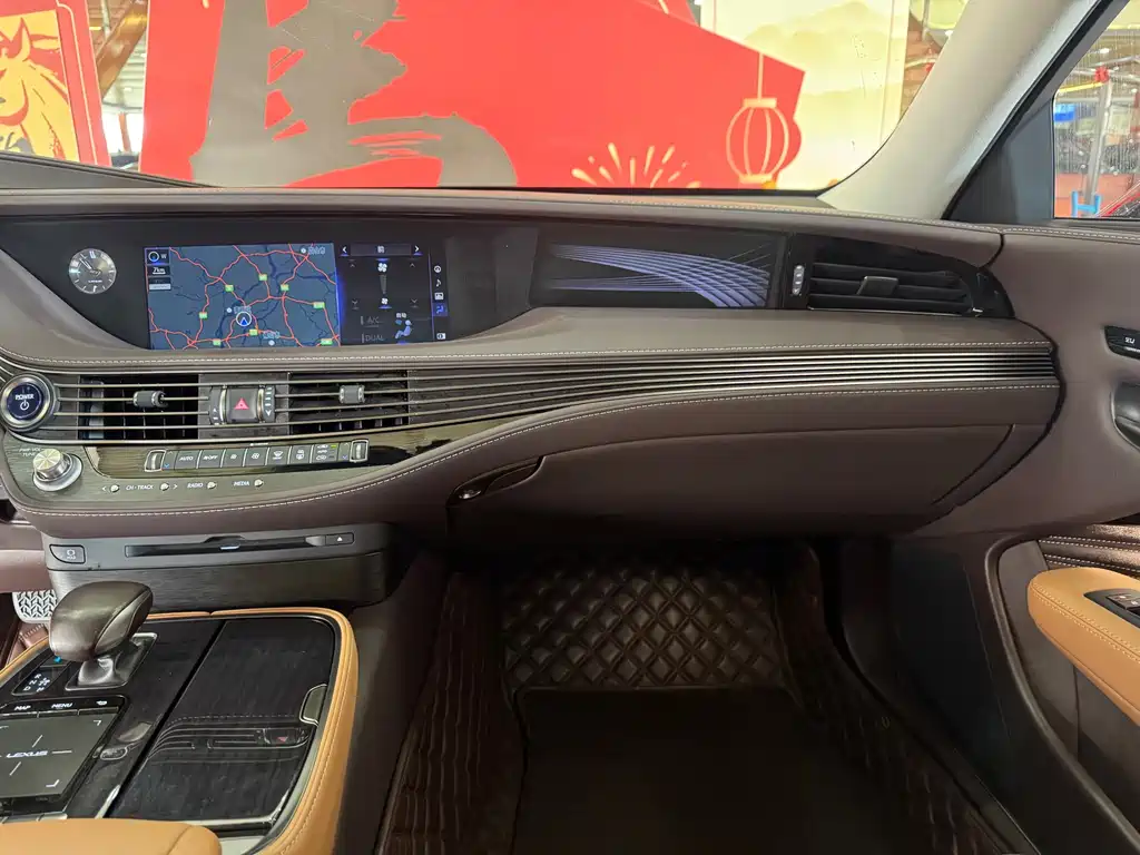 Lexus LS 2020 — фото 12
