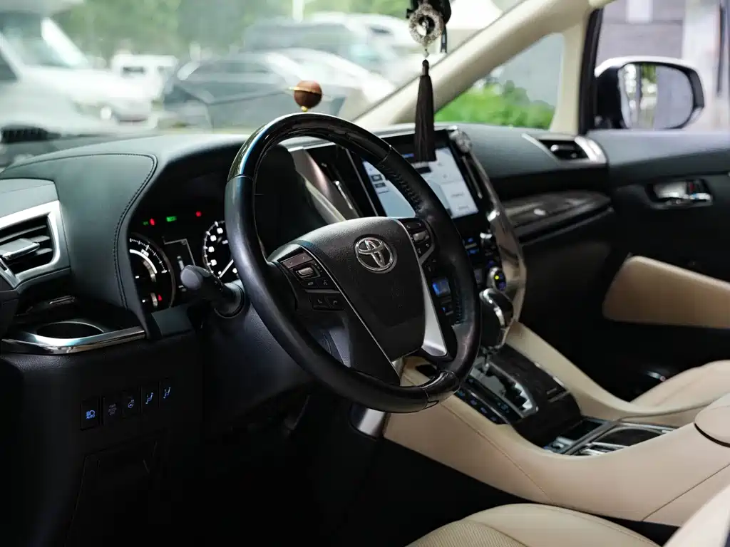 Toyota Alphard 2021 — фото 19