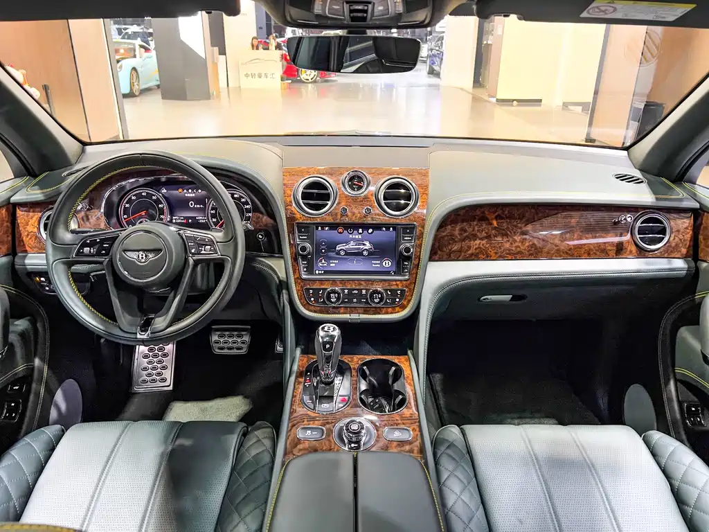 Bentley Bentayga 2018 — фото 15