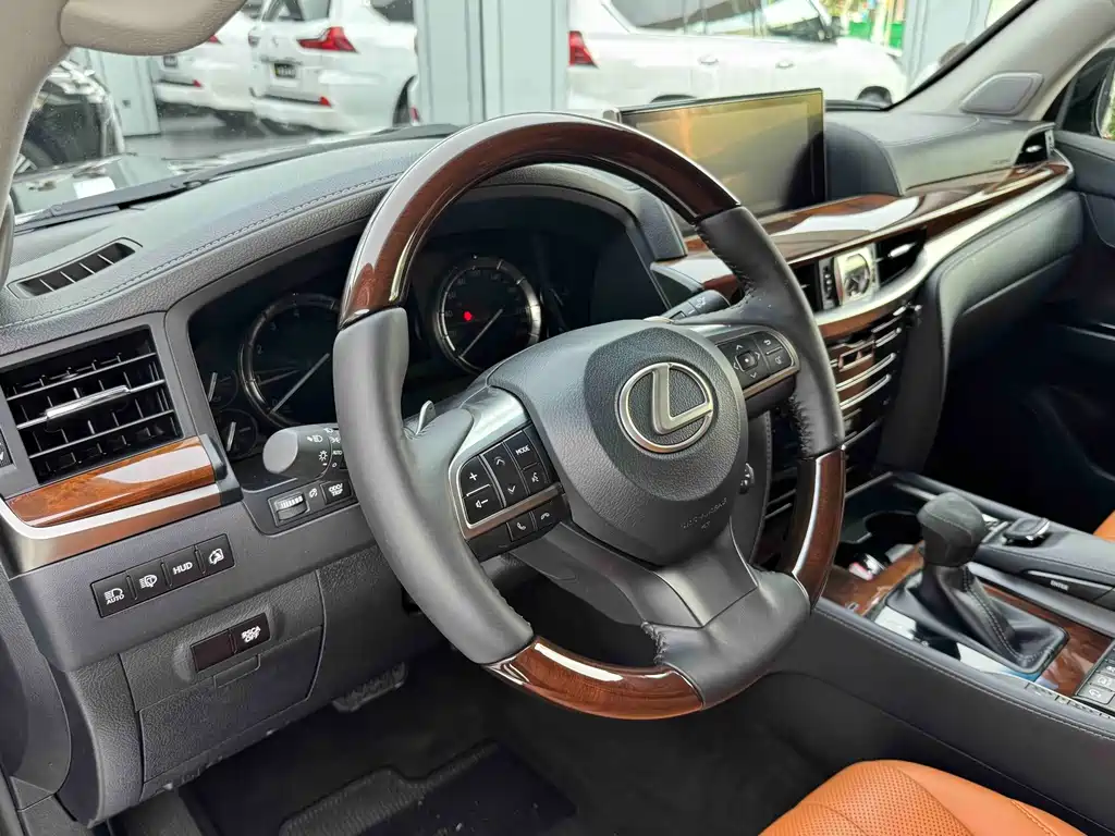 Lexus LX 2019