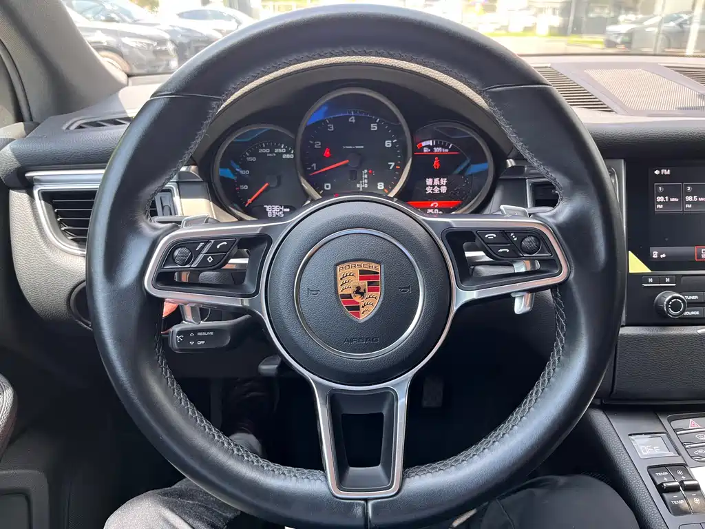 Porsche Macan 2016 — фото 14