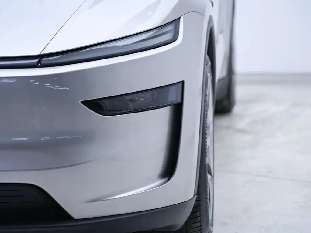 Tesla Model Y L 2026 — фото 8