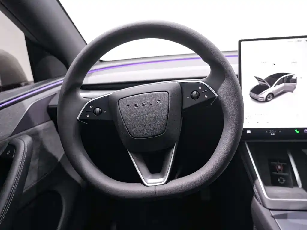 Tesla Model Y L 2026 — фото 16