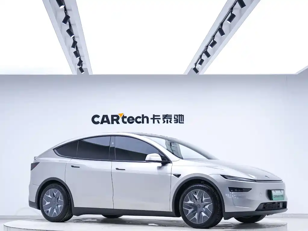 Tesla Model Y L 2026