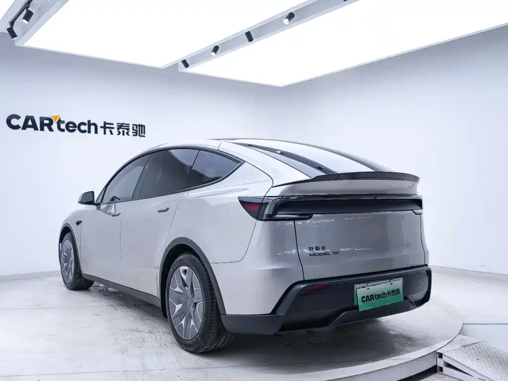 Tesla Model Y L 2026 — фото 14