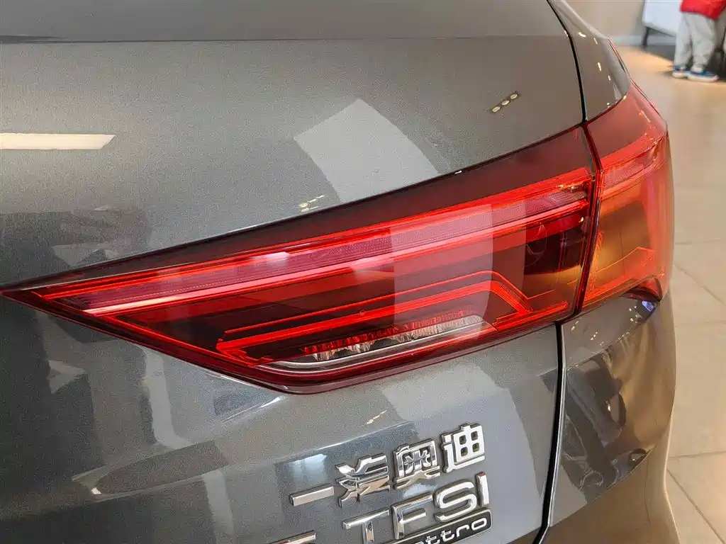 Audi Q3 2021 — фото 18