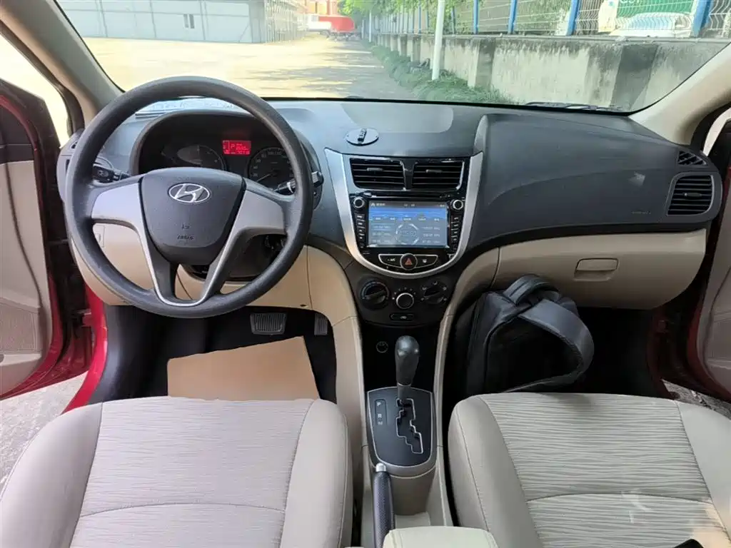 Hyundai Verna 2015 — фото 10
