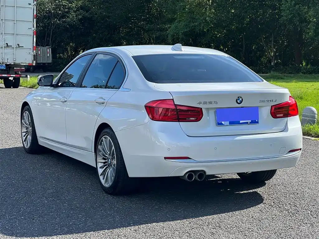 BMW 3 Series 2019 — фото 10