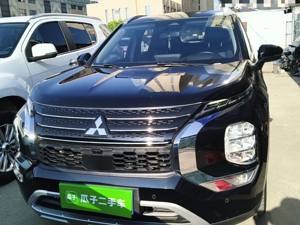 Mitsubishi Outlander 2023 — фото 3