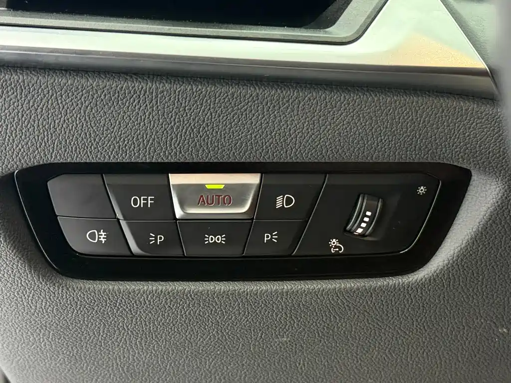 BMW 3 Series 2023 — фото 17