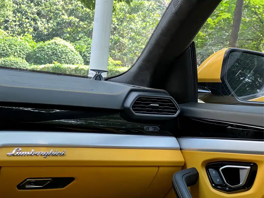 Lamborghini Urus 2019 — фото 10