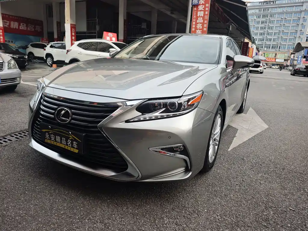 Lexus ES 2016