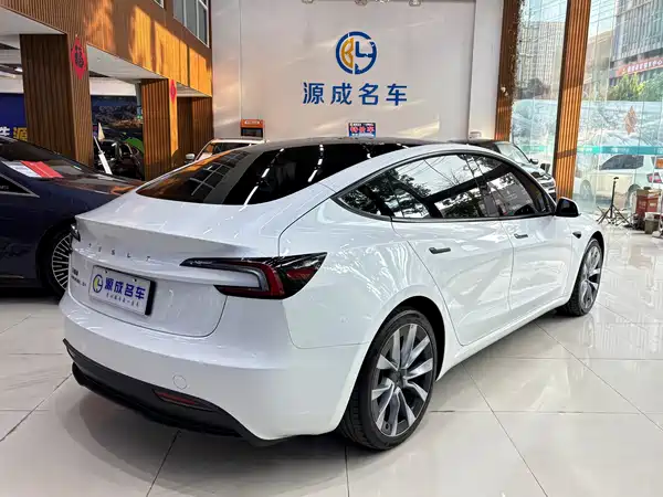Tesla Model 3 2024