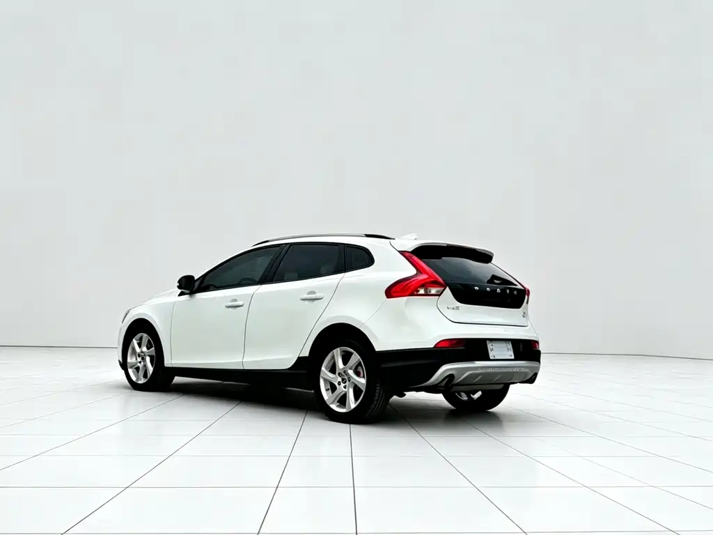 Volvo V40 2016 — фото 11