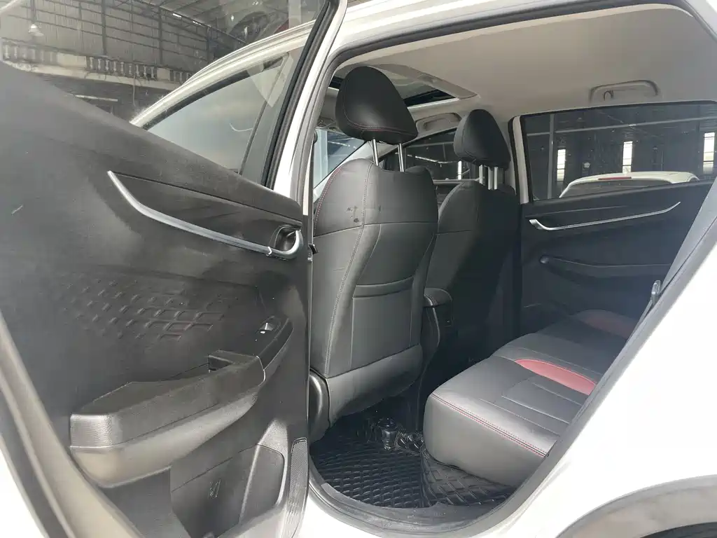 Geely Vision X3 2021 — фото 17