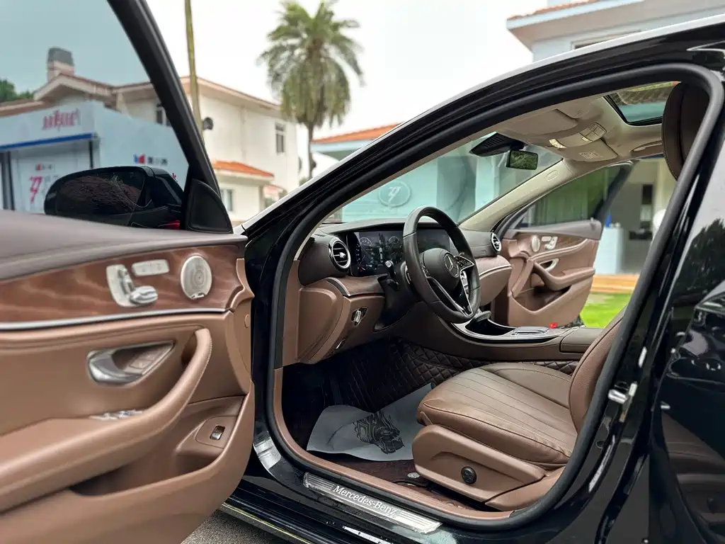 Mercedes-Benz E-Class 2023 — фото 9