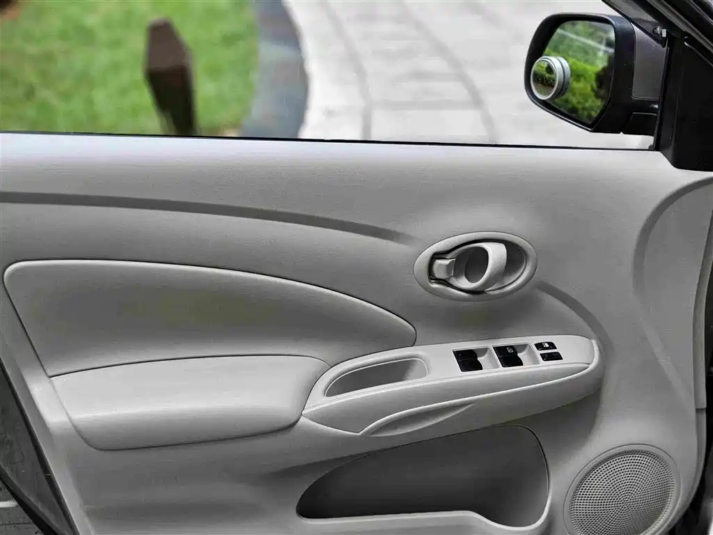 Nissan Sunny 2012 — фото 17